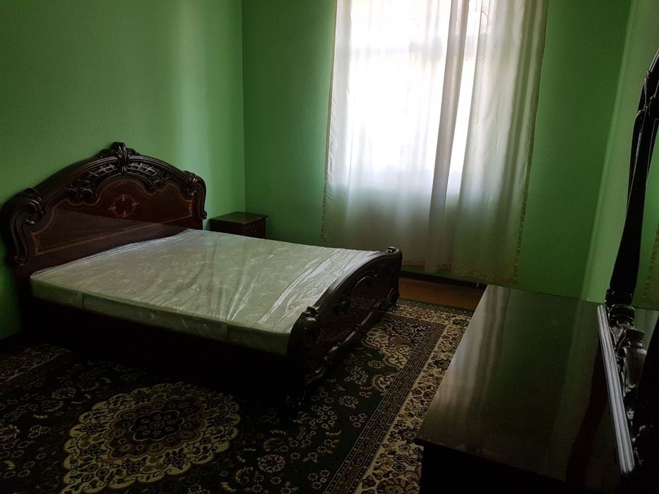 Янгихаёт туманида Намунали  уй сотилади. Метрога якин Чинар бекатга