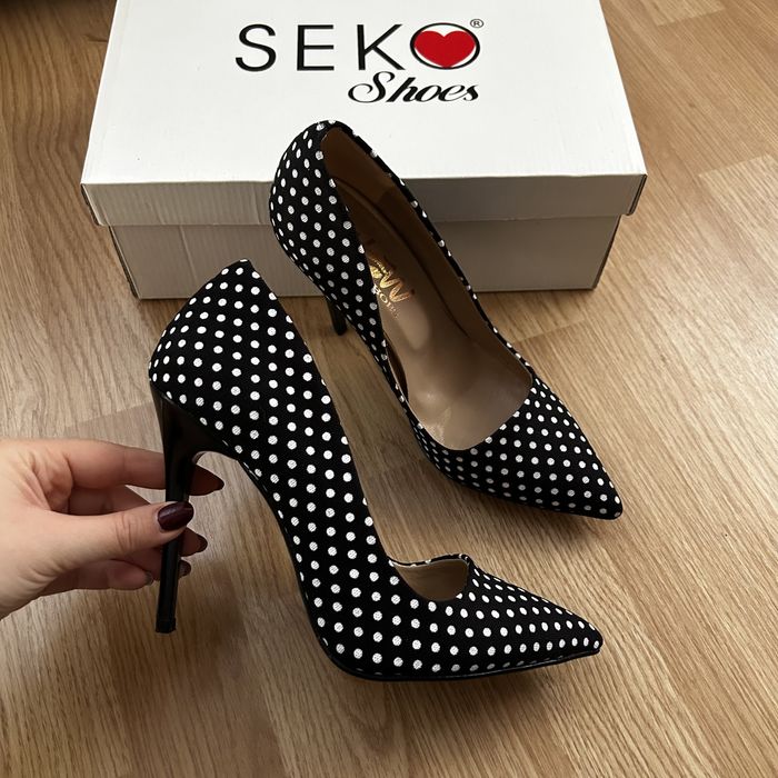 Pantofi stiletto cu buline