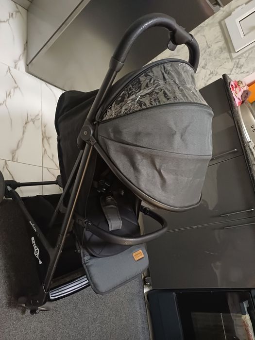 Продаётся фирменный коляска Cybex quero