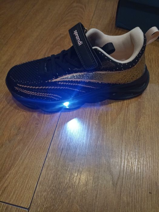 Adidas damă Sprandi noi cu etichetă, marime 36