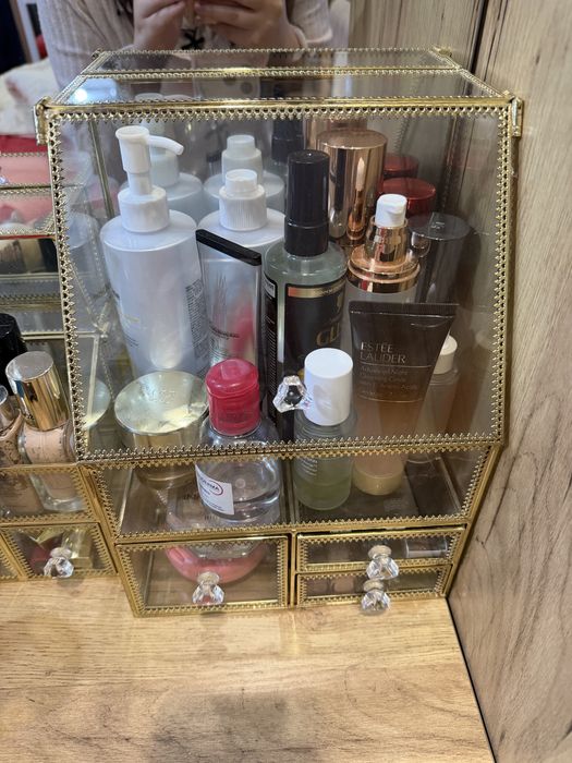 Kosmetika uchun organayzer