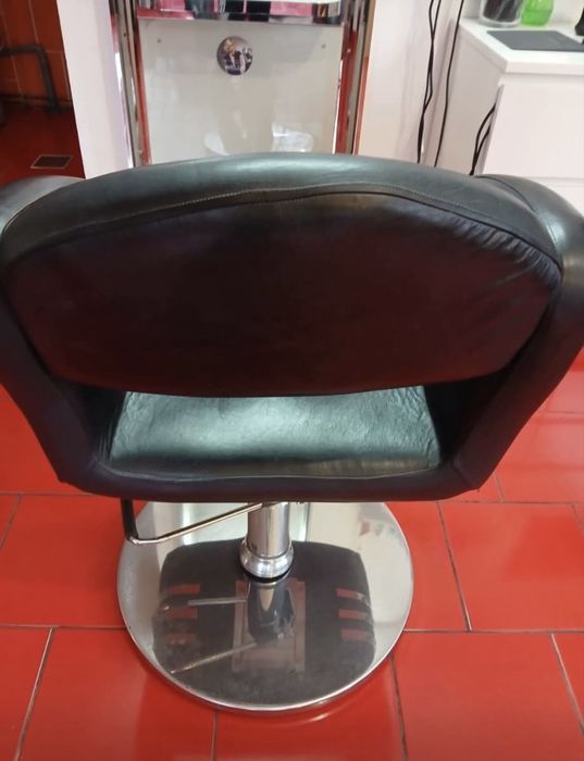 Scaune și Oglindă Salon