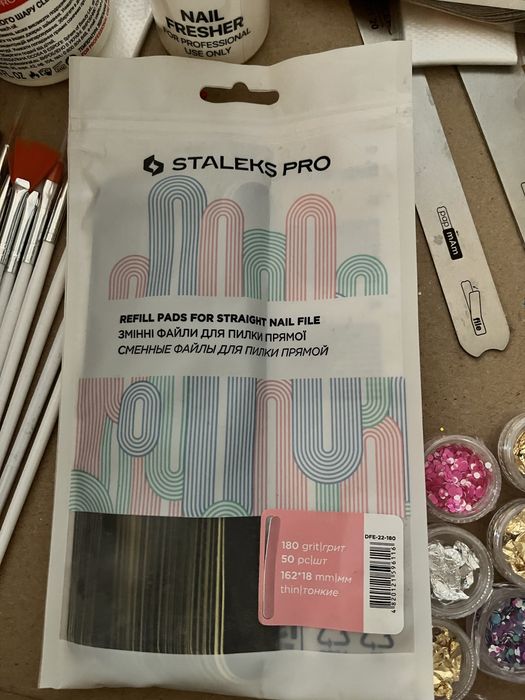 Декорации за маникюр- фолио, четки, бои, камъчета и др