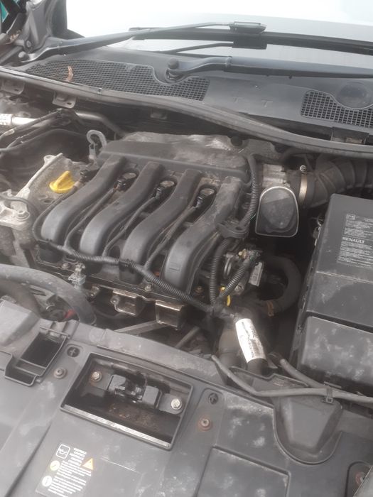 Dezmembrez Megan 3 2011 1.6 benzina