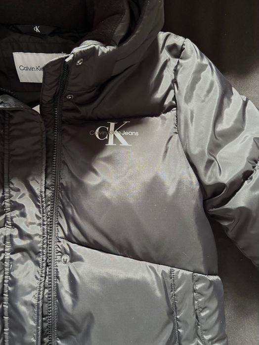 Черно яке(шуба) на Calvin Klein Jeans