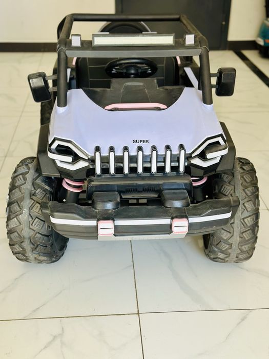 Детская машина на пульте