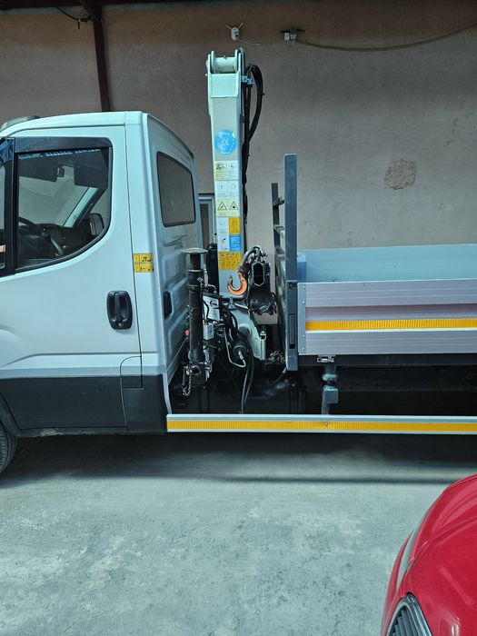 Iveco cu macara basculabil cat b