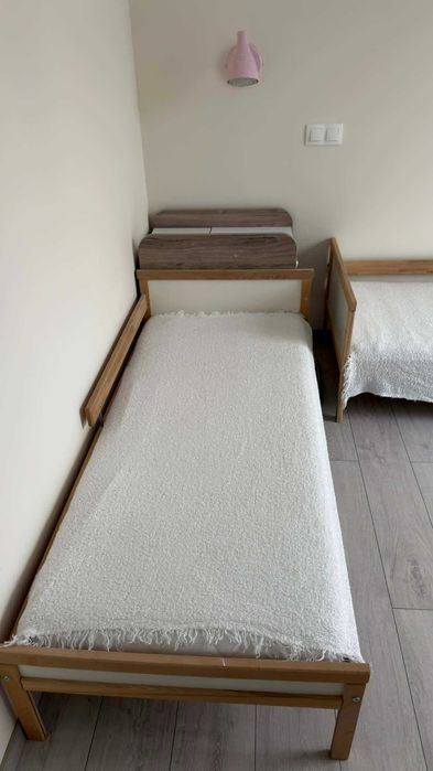 Детско легло и двукрилен гардероб за детска стая