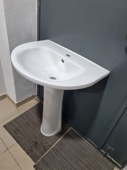 Раковина  с пьедесталом