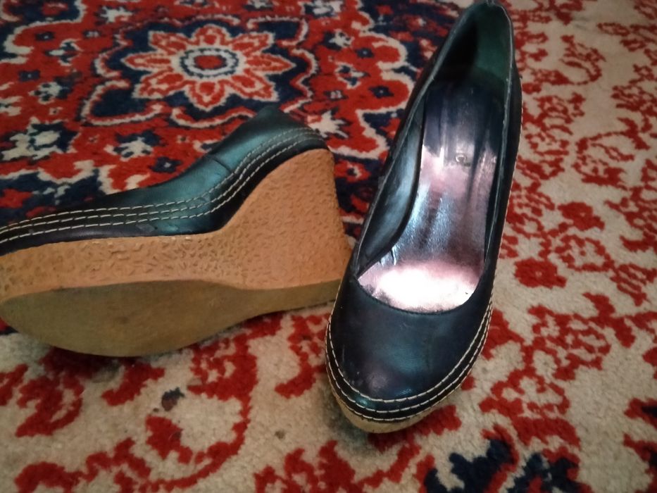 Продам женское туфли новые