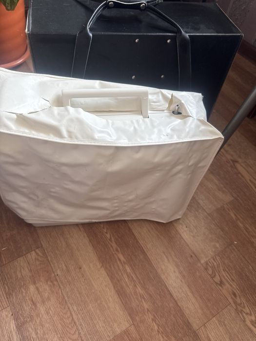 Продам, швейную машинкуJanom