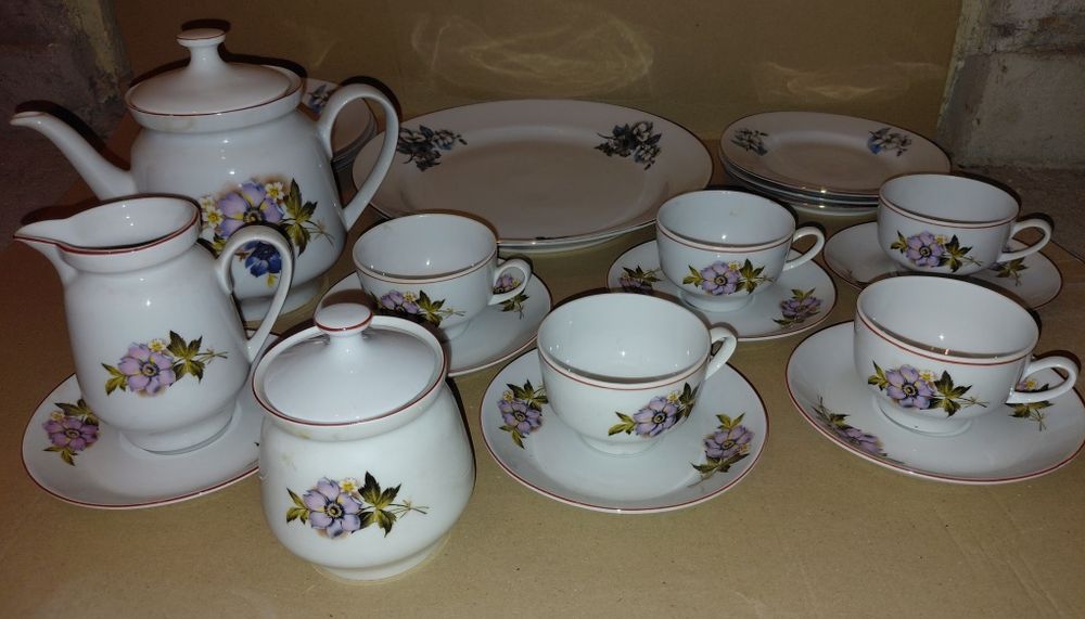 Сервиз за топли напитки. Стар български порцелан. Витринен.