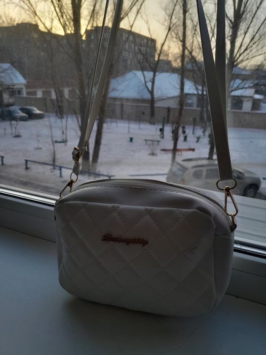 Белая сумка в отличном состояние