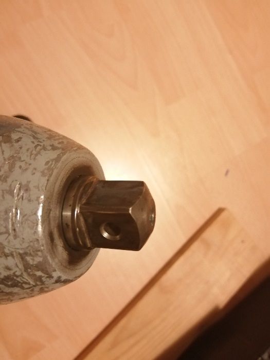 Продавам ударен гайковерт BOSCH GDS 24