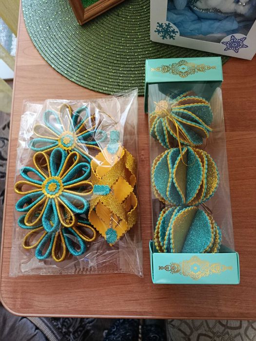 Ёлочные игрушки.