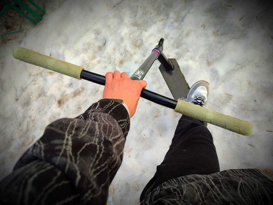 Самокат трюковой в отличном состоянии.