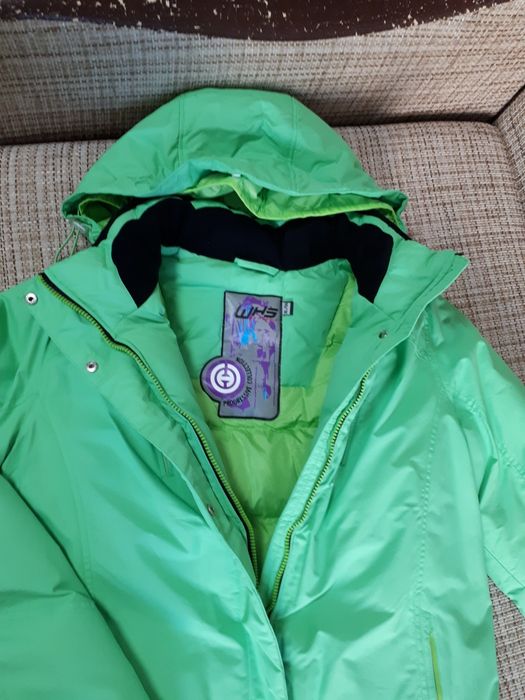 Продам куртку женскую