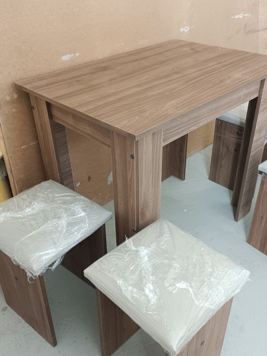 Продаю комплект столы