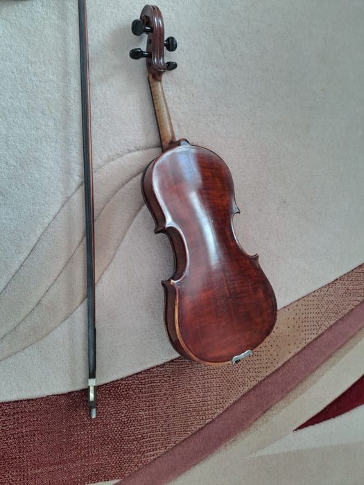 Vioară veche copie după Antonius Stradivarius + arcuș + cutie