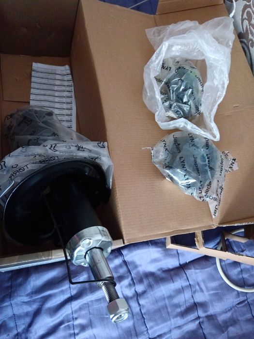 Амортизатор передний