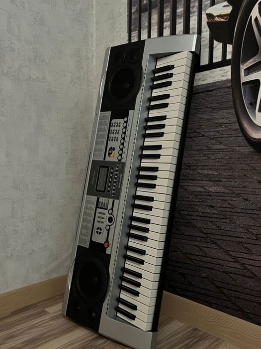 Продам синтезатор