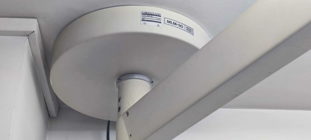 Операционна лампа MEDICOR MLM-30