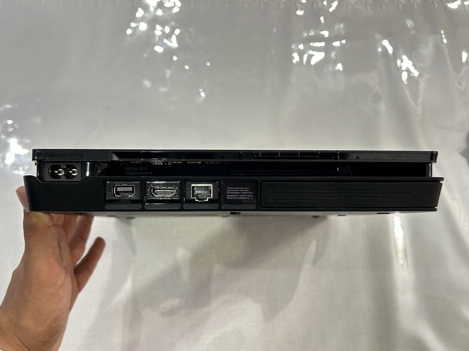 Playstation 4 slim