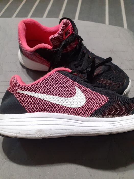 Маратонки Nike revolution 3