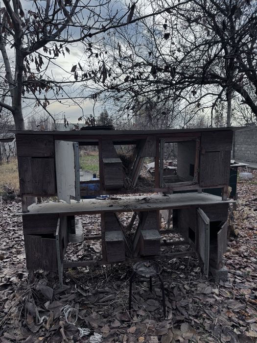 Крольчатники. Большой 300 тыс, маленький 50 тыс