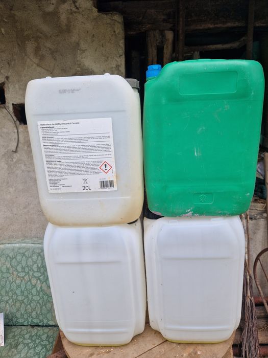 Bidoane plastic pentru folosință