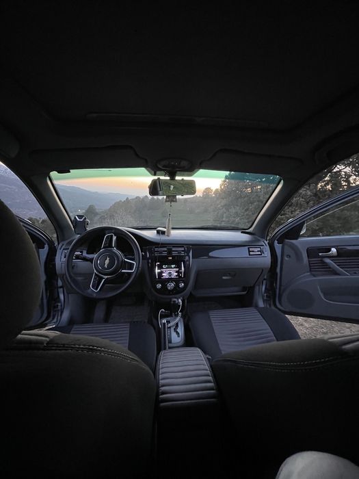 Lacetti 1.6 sotiladi