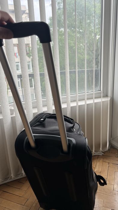 Сак/куфар с колелца и дръжка. Размер: Д:60, Ш32, В:32 супер качество