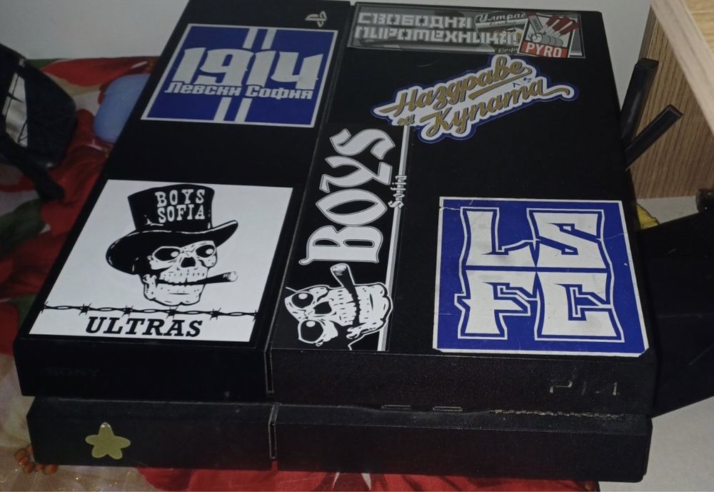 Плейстейшън 4 и 2 диска