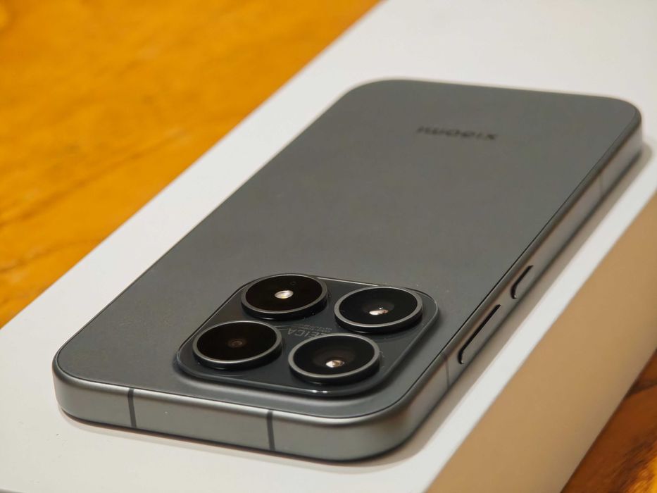 Нов Xiaomi 17 12/256 черен; 6.3" ; Leica 3x50mpx; 7000mAh