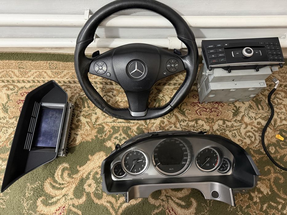 Продам все что есть на фото 212мкрседес дорест оуль амг с липестками с