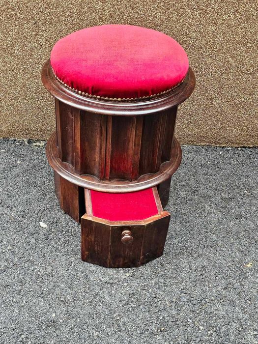 Ретро табуретка с ракличка