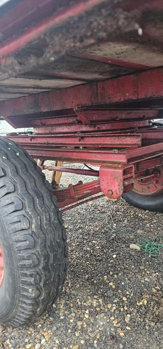 -Remorcă agricolă 2 axe – Șasiu solid (Necesită recondiționare)