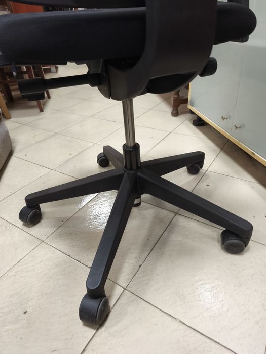 Ергономичен офис стол, в отлично състояние