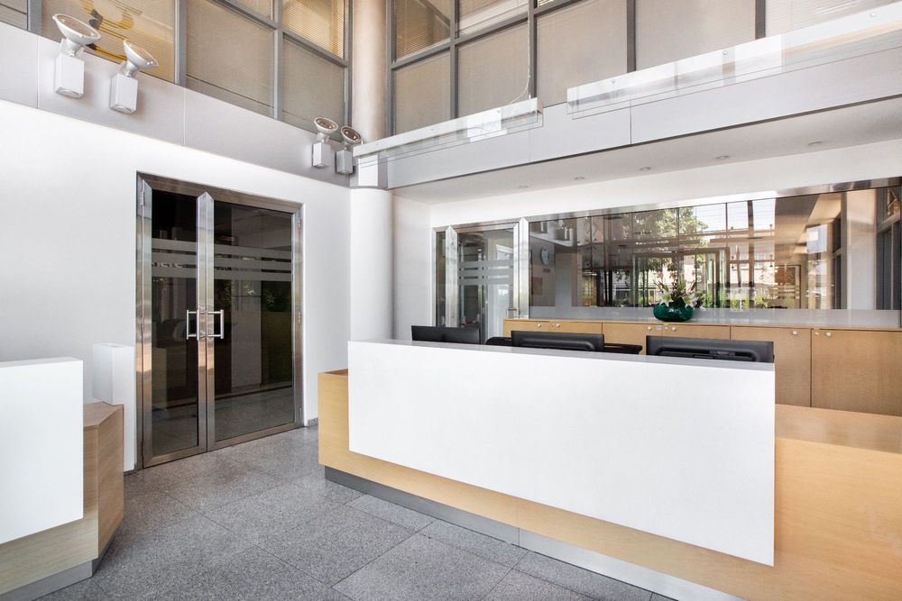 Офис пространство с отворен план за 10 души в Regus City West