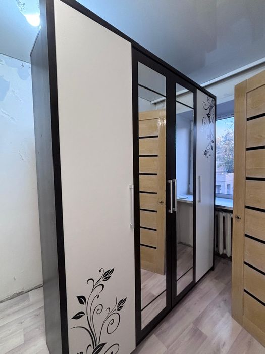 Продаю гардеробные шкафы.