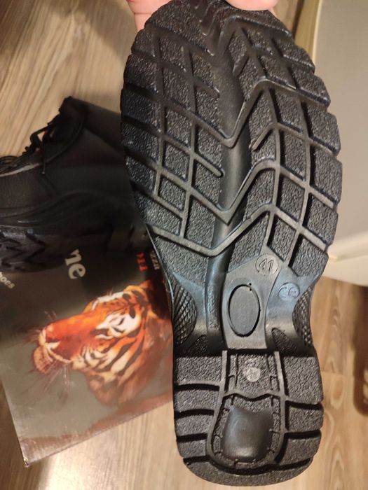 Работни обувки с бомбе