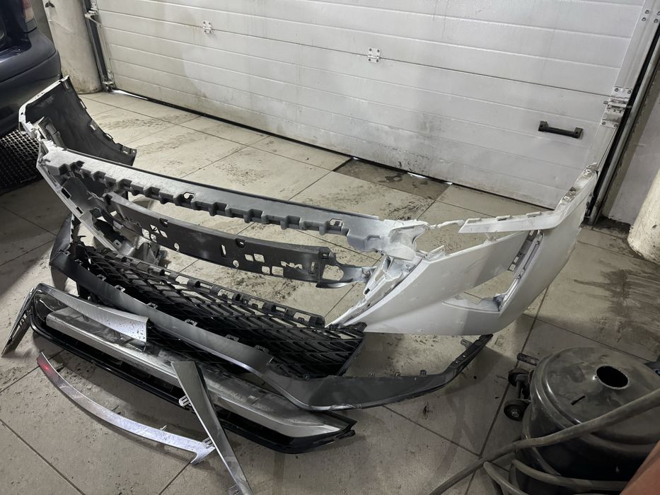 Бампер передний Lexus RX 350