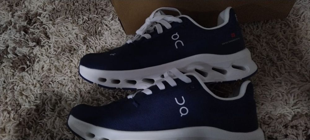 Кроссовки хорошие не б/у