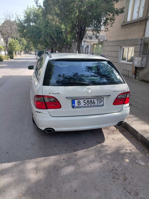 Автомобил Мерцедес е 320