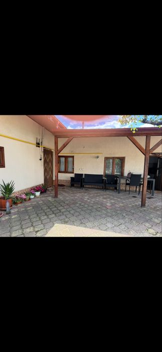 Ofer spre vanzare casa de locuit +spatiu comercial