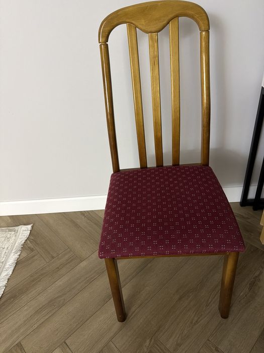 Продам 2 подержаных стула со спинкой