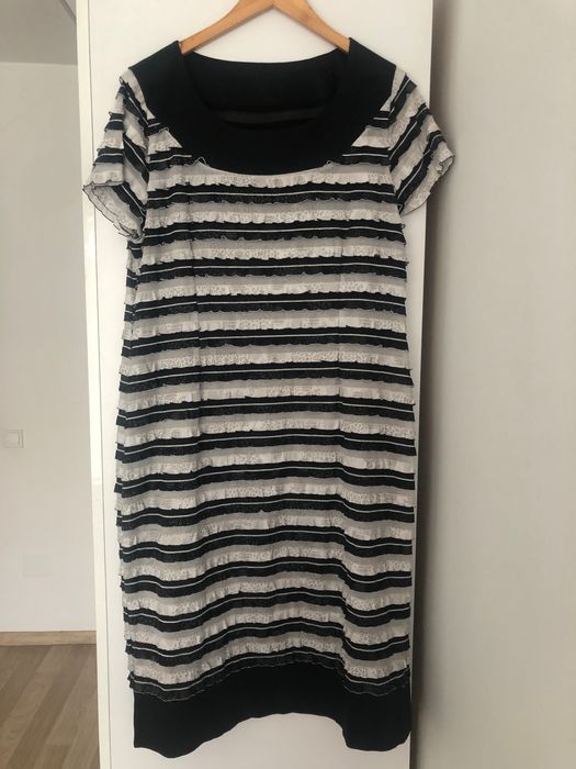 Costum femei mărimea 50 format din rochie cu maneca scurta și sacou