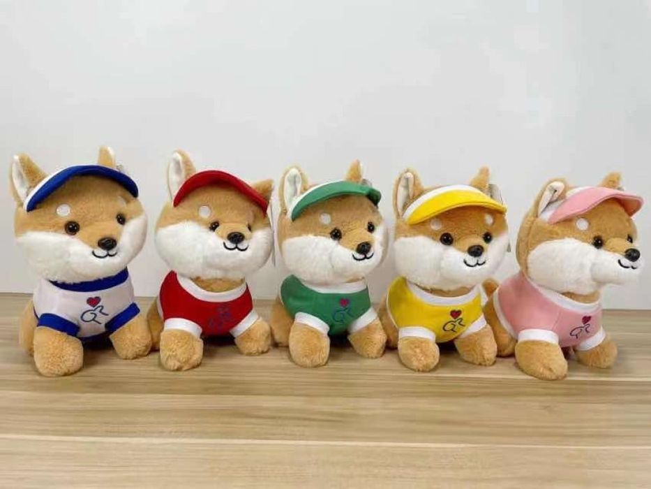 Плюшена играчка Куче Корги с тениска и шапка Различни цветове
Цвят: Си