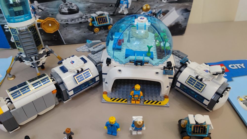 LEGO City 60350 - Baza Spațială Lunară! Cutie originala.