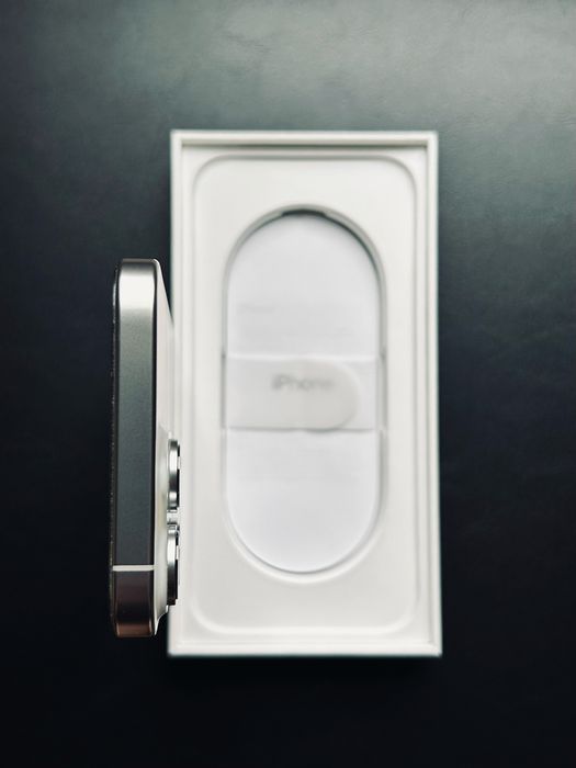 iPhone 16 Pro Max 256GB бял титан